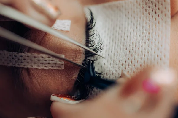 Extreme Close Shot Dari Prosedur Ekstensi Eyelash Kosmetik Dan Konsep — Stok Foto