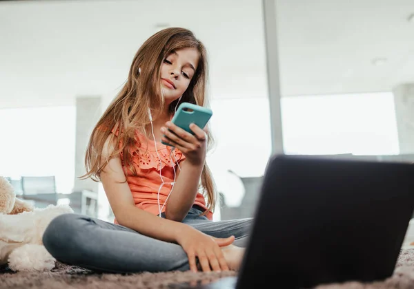 Beautiful Girl Lies Floor Living Room Her House Uses Laptop — Zdjęcie stockowe