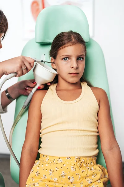 Otolaryngologist Doing Ear Irrigation Earwax Removal Beautiful Teenage Girl Modern — ストック写真
