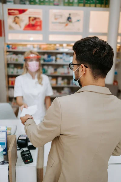 Young Business Man Choosing Buying Drugs Drugstore While Talking Attractive — Foto Stock