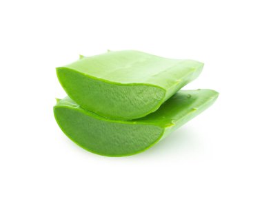 Aloe Vera, beyaz arka planda, bitki ve tıbbi malzemelerle izole edilmiş.