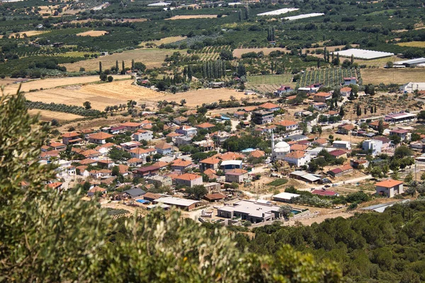 Blick Vom Nahen Berg Auf Eine Kleinstadt — Stockfoto