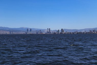 Bayrakli, İzmir 'deki gökdelenlerin şehirlerarası görüntüsü