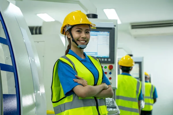 Industriële Werknemer Een Machinefabriek — Stockfoto