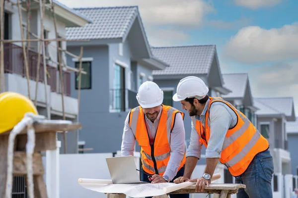 Ingenieur Team Werkplanning Bouwplaats Bouwcontractanten Bouwen Van Een Nieuw Huis — Stockfoto