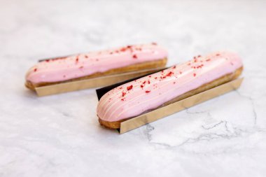 Açık mermer arka planda güzel eklersiniz. Lezzetli hamur işleri..