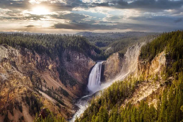Водоспад Єллоустонському Національному Парку Айдахо Вайомінг Бізон Гейзерс Гори Гранд — стокове фото
