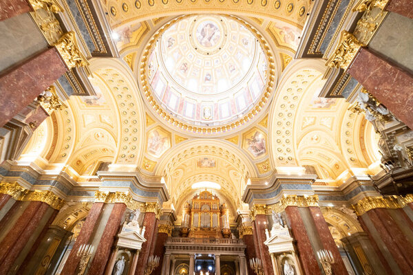 Здание парламента Венгрии по архитектуре