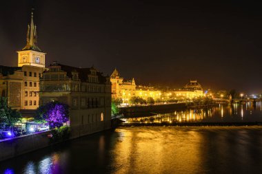 Çek Cumhuriyeti 'nin Prag bölgesinde ve çevresinde kaleler, köprüler, mimari ve binalar, şehirler ve kasabalar