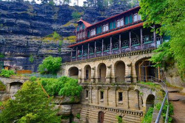 Çek Cumhuriyeti 'nin Prag bölgesinde ve çevresinde kaleler, köprüler, mimari ve binalar, şehirler ve kasabalar