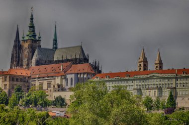 Çek Cumhuriyeti 'nin Prag bölgesinde ve çevresinde kaleler, köprüler, mimari ve binalar, şehirler ve kasabalar