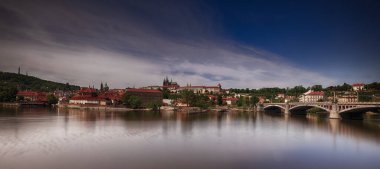 Çek Cumhuriyeti 'nin Prag bölgesinde ve çevresinde kaleler, köprüler, mimari ve binalar, şehirler ve kasabalar