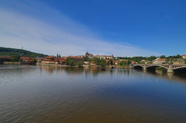 Çek Cumhuriyeti 'nin Prag bölgesinde ve çevresinde kaleler, köprüler, mimari ve binalar, şehirler ve kasabalar