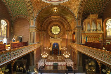 Çek Cumhuriyeti 'nin Prag bölgesinde ve çevresinde kaleler, köprüler, mimari ve binalar, şehirler ve kasabalar