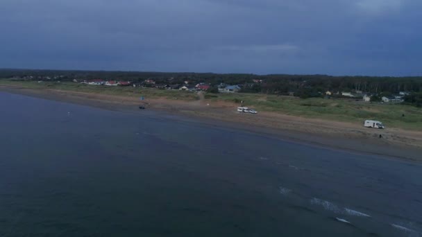 50fps aerial Sunset Couple with dog on Outdoor vacation caravan campsite camper in Melby beach, Sweden by the ocean — Stok Video