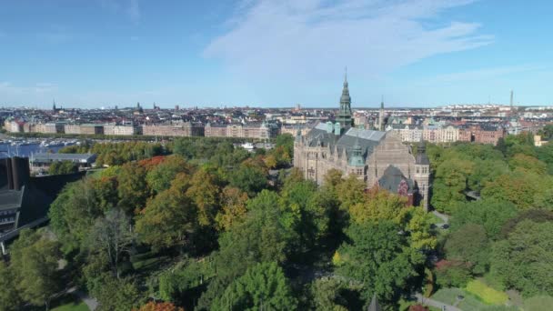 50fps Aerial View gebouw Northern Museum gelegen op het eiland Djurgarden in Stockholm, Zweden — Stockvideo