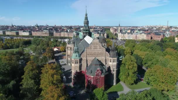 50fps Aerial View gebouw Northern Museum gelegen op het eiland Djurgarden in Stockholm, Zweden — Stockvideo