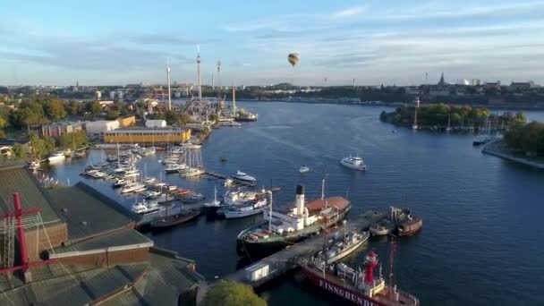 Panorama of Stockholm city on a sunny day - Grona Lund amusement park, Djurgarden and Stockholms inlopp — Stock videók