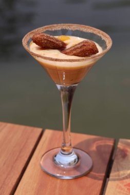 deliciosa sobressa - Torta de morango - deliciosa sobremesa de leite condensado - brigadeiro