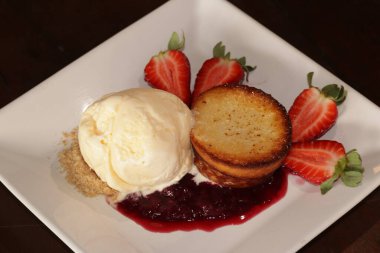 deliciosa sobressa - Torta de morango - deliciosa sobremesa de leite condensado - brigadeiro
