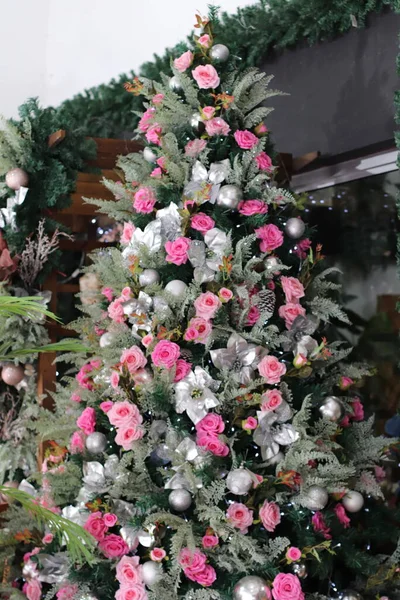 Weihnachtsbaum Mit Schöner Dekoration — Stockfoto