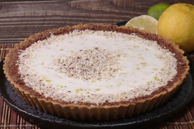 Kremalı ve kremalı limonlu tart.