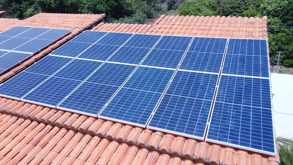 Fotovoltaïsch Paneel Zonnepaneel Het Dak Hernieuwbare Schone Energie — Stockfoto