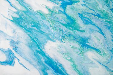 Mermer dokusu. Tuvale resim yapmak. Yaratıcı soyut el boyası arka plan, duvar kağıdı, doku, akrilik akışkan sanatın bir parçası. Boyaları karıştırıyorum. Soyut renkli arka plan, modern sanat. Duvar Kağıdı.