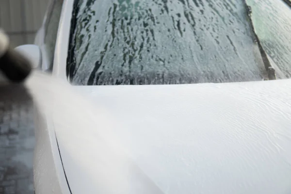 Manual car wash outside. Manual car wash with white soap, foam on the body. — Stock Photo, Image