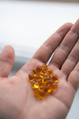 Yağ dolu kapsülleri kapatın: balık yağı, omega 3, omega 6, omega 9, A vitamini, D vitamini, D3 vitamini, E vitamini