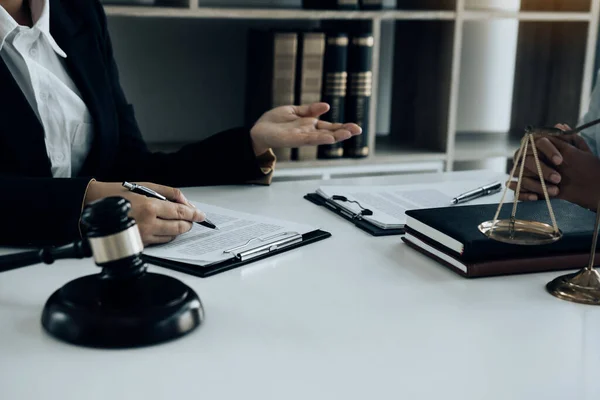 Lawyer Giving Advice Clients Who Have Consulted Legal Issues Rights — Stock Photo, Image