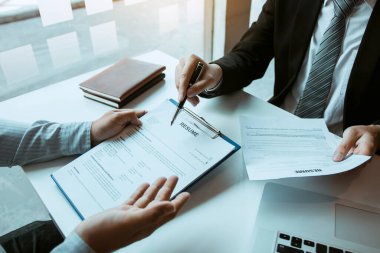 İş mülakatı, çalışana iş başvurusunda bulunmasını öneriyor. Özgeçmişi iyileştirmek için geri dönün..