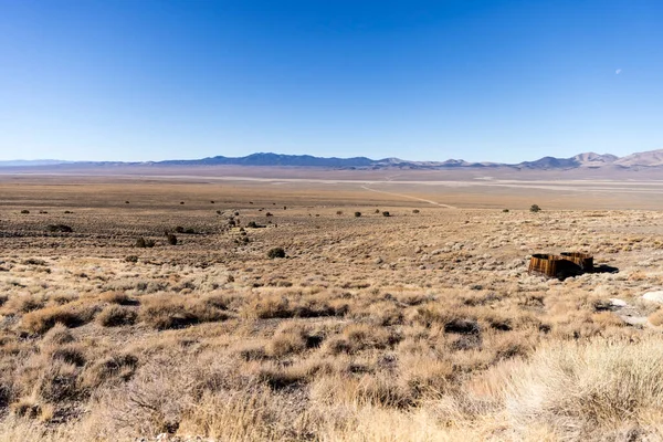 ネバダ州のベルリンゴーストタウン近くの砂漠の風景 ロイヤリティフリーのストック写真
