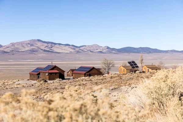 Sivatagi Táj Közelében Berlin Szellem Város Nevada Park Épületek Előtérben Stock Kép