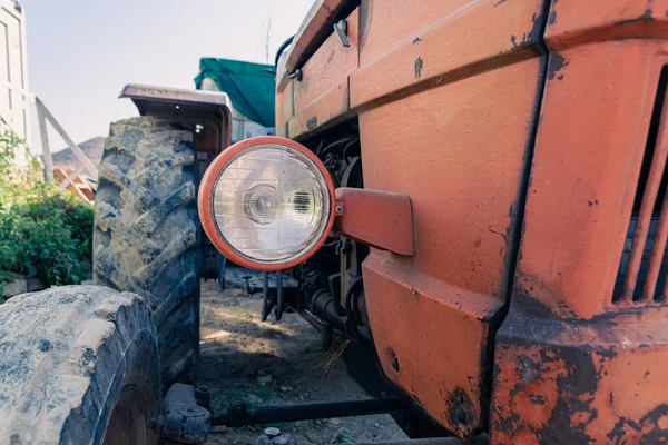 Старый Красный Винтажный Трактор Открытой Кабиной Фото Сельского Трактора Такси — стоковое фото