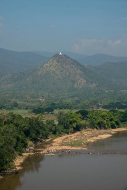 soğuk sabah orman dağlarında Chiang Mai, Tayland