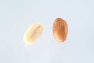 Soyulmuş ve açılan fıstık