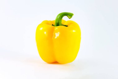 dolma biber beyaz arkaplanda izole edildi