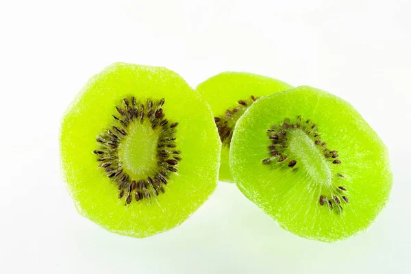 Getrocknete Kiwi Früchte Isoliert Auf Weiß — Stockfoto