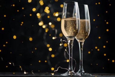 2020 Noel 'i, gözlüklü ve telif alanlı şenlikli kış mevsimi arka planı