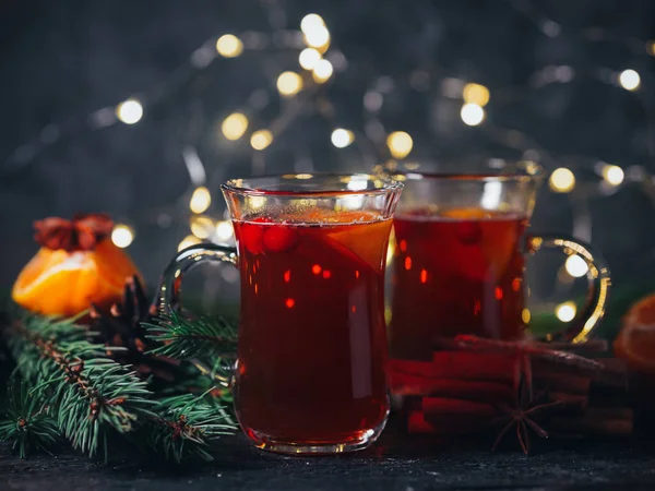 Heißgetränk Weihnachten Glühwein Glas Mit Anis Zimt Und Mandarine — Stockfoto