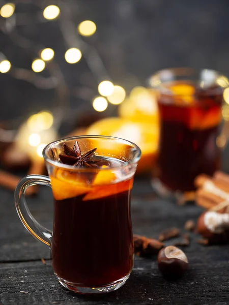 Inverno Tradicional Bebida Quente Natal Mulled Vinho Uma Mesa Madeira — Fotografia de Stock