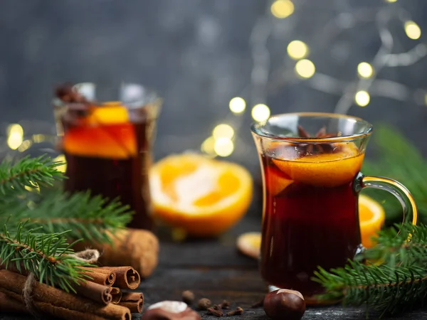 Dois Copos Tradicional Natal Inverno Bebida Quente Vinho Quente Vinho — Fotografia de Stock