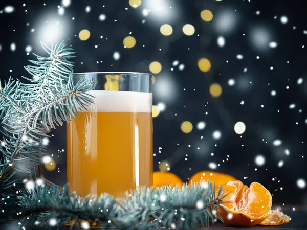 Cerveja Caneca Ale Natal Fundo Com Guirlanda — Fotografia de Stock