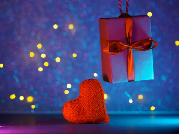 Red Knitted Heart Gift Box Bokeh Neon Background Copyspace Happy — Stockfoto