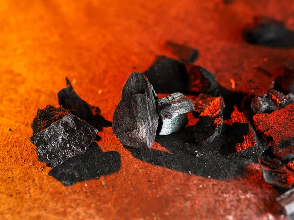 Уголь Оранжевом Фоне — стоковое фото