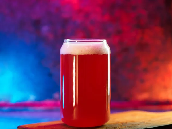 Een Glas Ambachtelijk Rood Bier Berry Zure Rode Ale — Stockfoto
