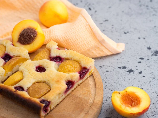 Tarte Aux Cerises Abricots Maison Moitiés Fruits Images De Stock Libres De Droits