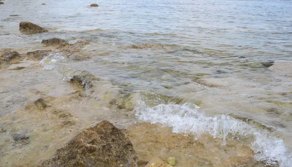 Морские Волны Песок Голубое Небо — стоковое фото