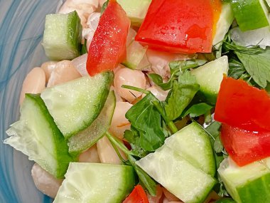 Lezzetli geleneksel Türk yemekleri, hindistan cevizi salatası.